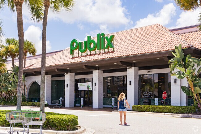 Publix is the preferred grocery store for the residents of Monet.