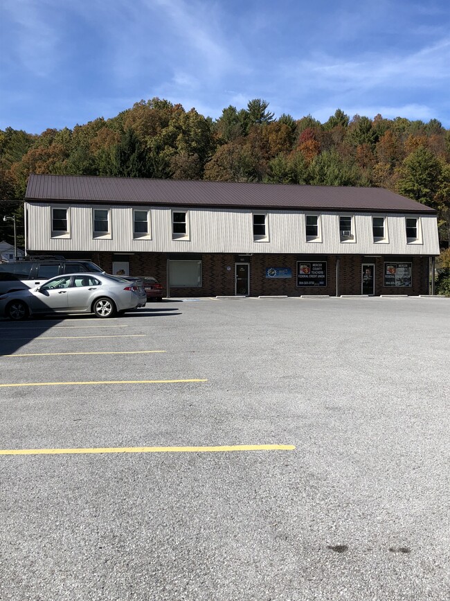 258 Blue Prince Rd unit 201, Bluefield, WV 24701 - photo 2