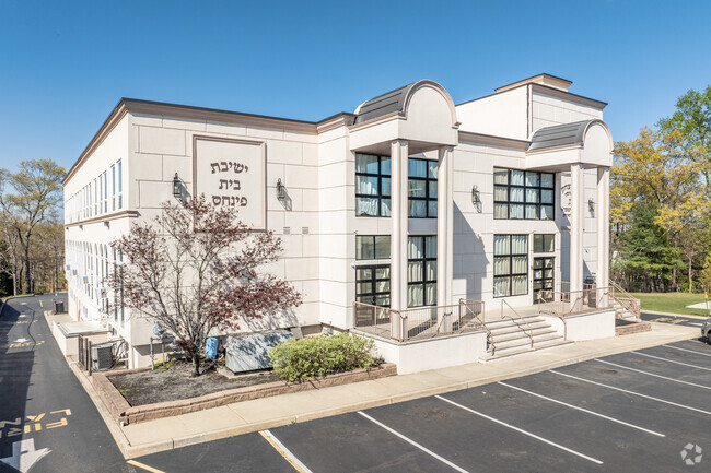 Yeshiva Shaar Hatalmud in Lakewood.