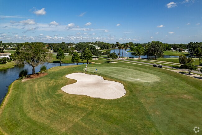 Tomoka Farms residents can enjoy Cranes Lakes Golf Course and Country Club nearby.