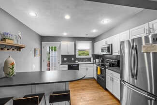 178 S, Narragansett, RI 02882