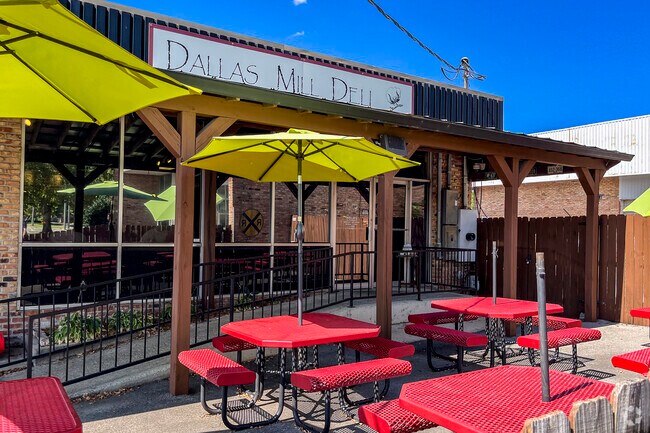 Lincoln Mill District residents grab lunch at Dallas Mill Deli.
