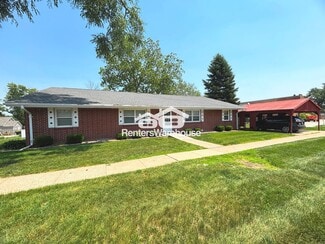 208 N 11th St, Adel, IA 50003