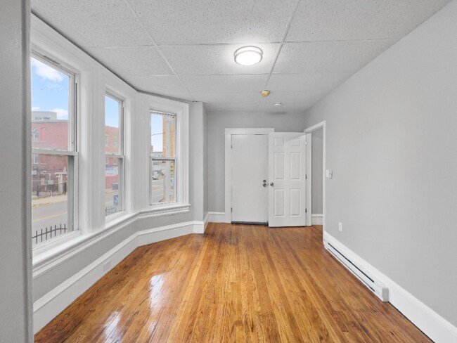 379 Haverhill St unit 1, Lawrence, MA 01840 - photo 2