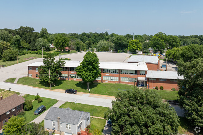 Griffith Elementary School serves students in grades 3-5.