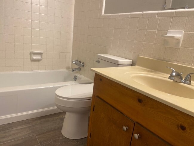 919 Rushmeade Rd unit L, Jackson, TN 38305 - photo 5