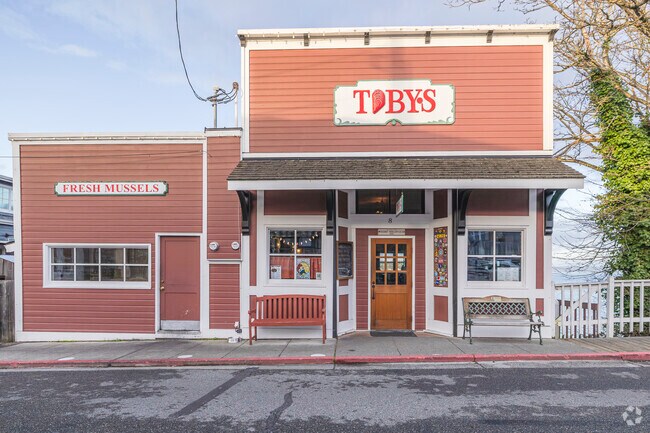Toby’s Tavern in Coupeville serves classic American fare and locally crafted brews.