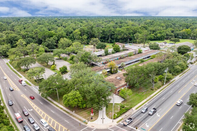 Stephen Foster Elementary School is conveniently off of NW 39th street and NW 6th street.