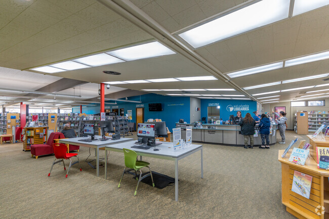 The Pasco public library features features computers that are open to the public.