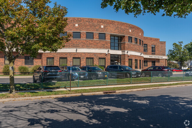 Weldon E. Howitt Middle School has a student-teacher ratio of 10 to 1.