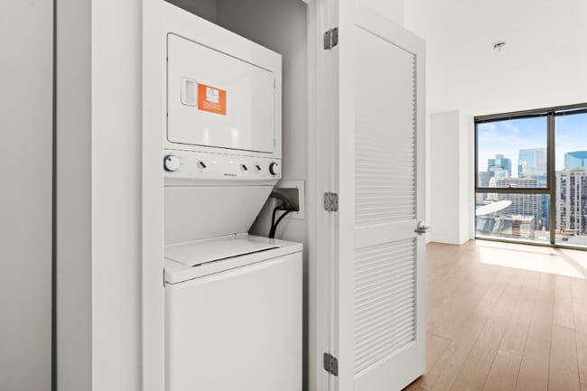 182 N Garland Ct, Chicago, IL 60601 - photo 6