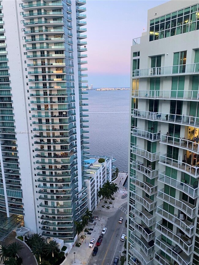 170 SE 14th St unit 1405, Miami, FL 33131 - photo 5