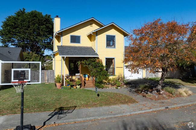 Greenview-Windsong offers larger Colonial-style homes to match your family size.