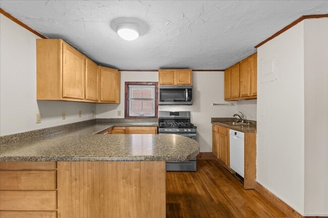 114-116-116 S Champlain St unit 2, Burlington, VT 05401 - photo 6