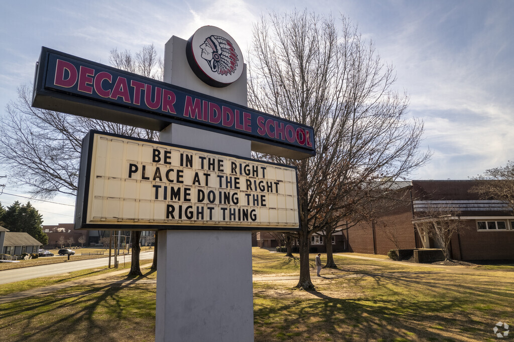 Decatur Middle School is a public 6th through 8th grade secondary school in Decatur Alabama.