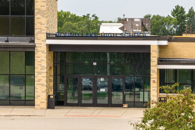 Round Lake High School scores a Niche grade of a B in college prep and clubs/activities.