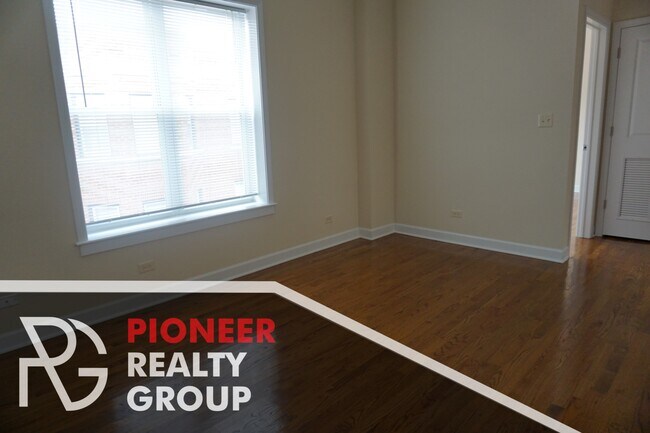 849 W Cornelia Ave unit 2, Chicago, IL 60657 - photo 4