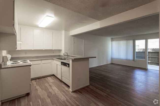 2BR, 1BA - 825 SF