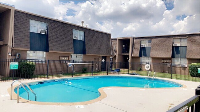Chalet Apartments, Moore, OK 73160 - photo 3