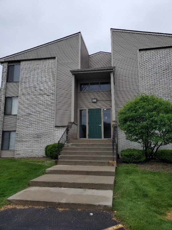 31993 W 12 Mile Rd Unit 201, Farmington Hills, MI 48334