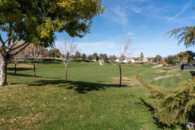 In Quartz Hill you will find green spaces that add to the suburban oasis.