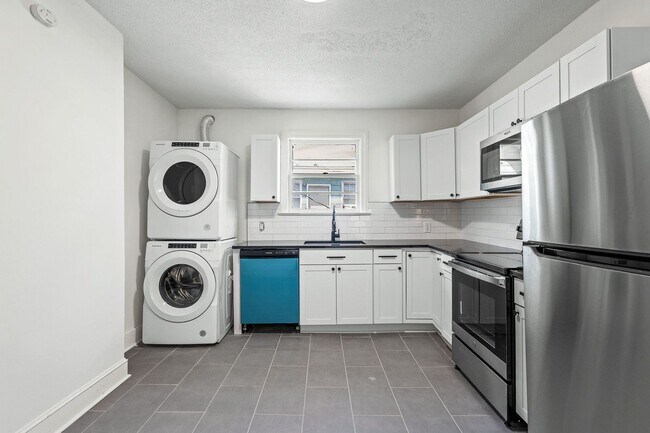 209 N Spring St unit 209 N Spring St-Unit, Winston Salem, NC 27101 - photo 4