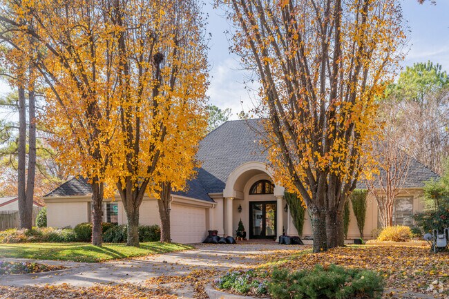 Sutton Woods offers large luxury homes in Southwest Norman's upscale communities.