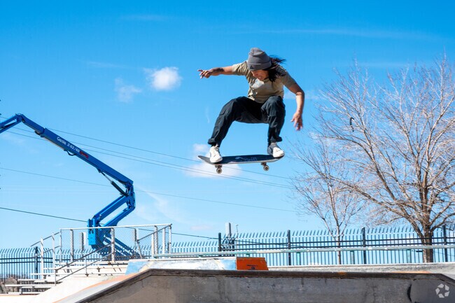 With stadium lighting, you can hit the perfect ollie at Los Altos skate park day or night.