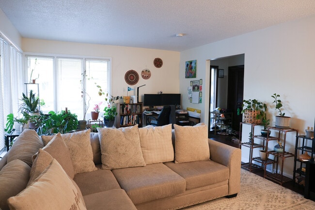 1517 Cambria Dr, East Lansing, MI 48823 - photo 4