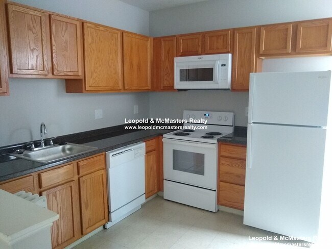 26 Maple St unit 4, Watertown, MA 02472 - photo 2