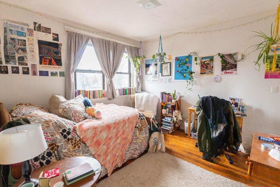 33 Egremont Rd unit 1, Brighton, MA 02135 - photo 1