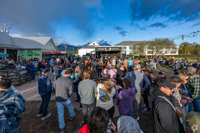 Buffalo Soapstone residents enjoy great food and beer at the Palmer Alehouse with live music to enjoy outside in the beer garden and public lawn area.