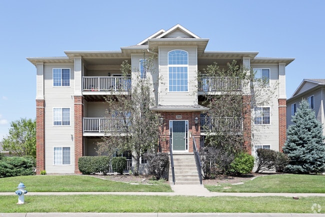 Riverbend 3306-3500 Steamboat Way, Muscatine, IA 52761 - photo 2