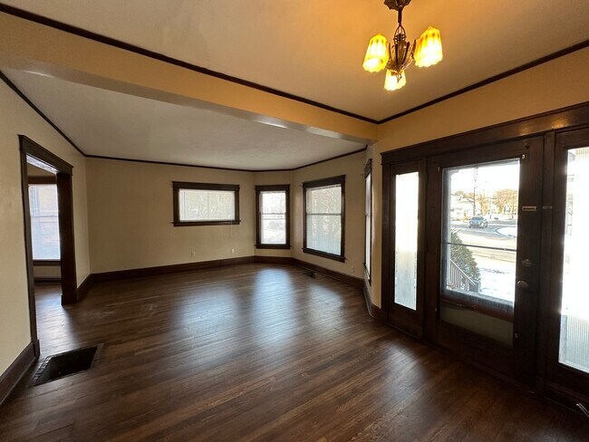 1030 N Church St unit Lower, Rockford, IL 61103 - photo 2