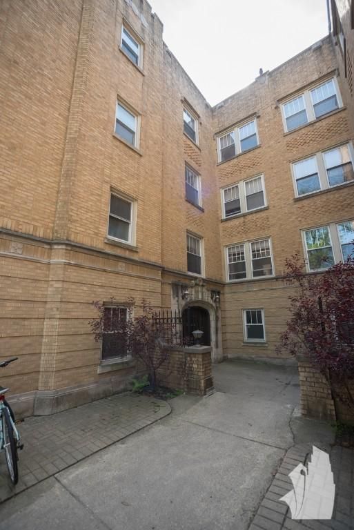 5208 N Leavitt St, Chicago, IL 60625 - photo 2