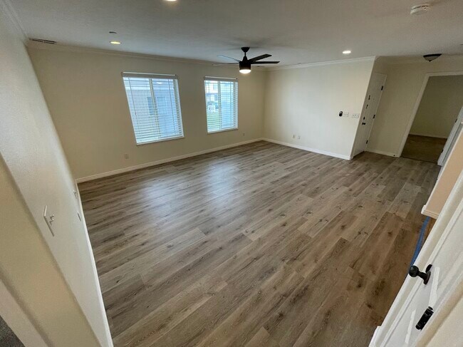 3812 E Rock Creek Rd unit 4, Eagle Mountain, UT 84005 - photo 2