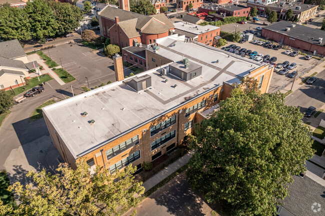 South End Middle School is located in Springfield.