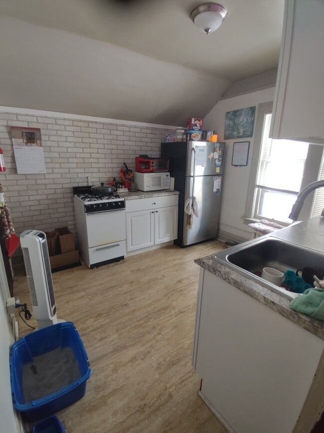 2025 W 4th St unit 2027B, Duluth, MN 55806 - photo 3