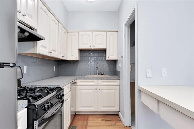 72 Courtland St unit 1, Providence, RI 02909 - photo 2