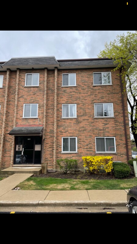 901 Buccaneer Dr, Schaumburg, IL 60173