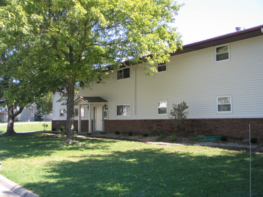 1008 Charlotte Dr, Normal, IL 61761 - photo 1