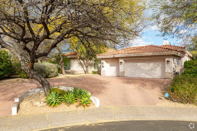 Experience unparalleled luxury in the exquisite estates of Grayhawk.