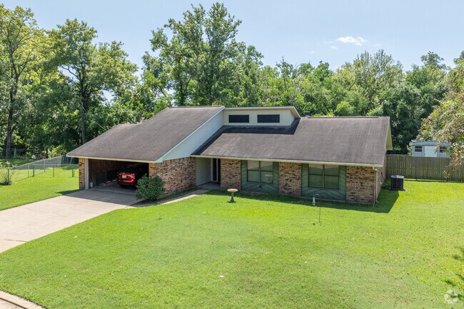 Good Earth ranch houses are found all over the area.