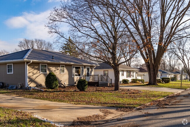 Alabar Hills homes are shaded by mature trees.
