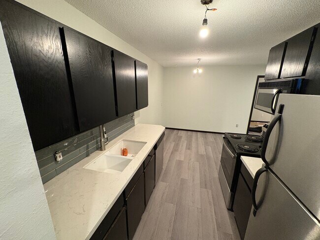 907 Coulee Rd unit 204, Hudson, WI 54016 - photo 3