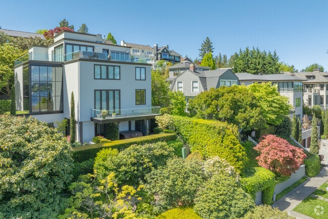 Denny Blaine is populated by a wide array of architectural styles.