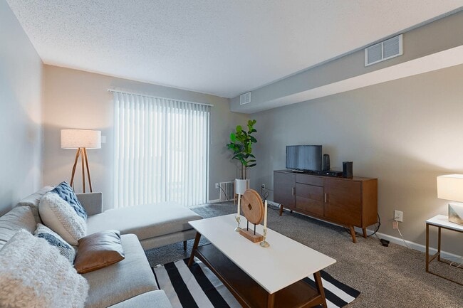 Crossing at Northpointe Apartments, Florissant, MO 63033 - photo 2