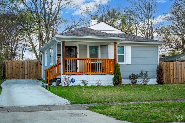 Wahouma has quaint small ranch homes through out the neighborhood.