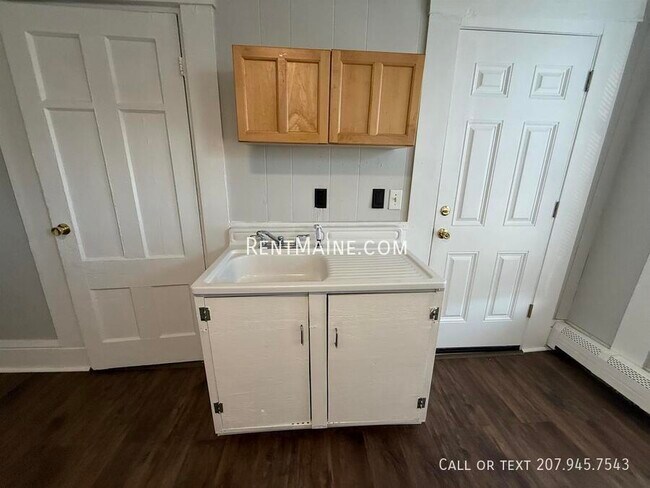 74 Court St unit 4, Bangor, ME 04401 - photo 5