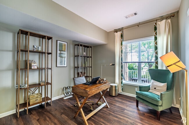 2BD, 2BA - 1000SF - Office